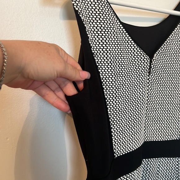 White House Black Market Fit & Flare Dress with Pockets Size 4 - Picture 6 of 7